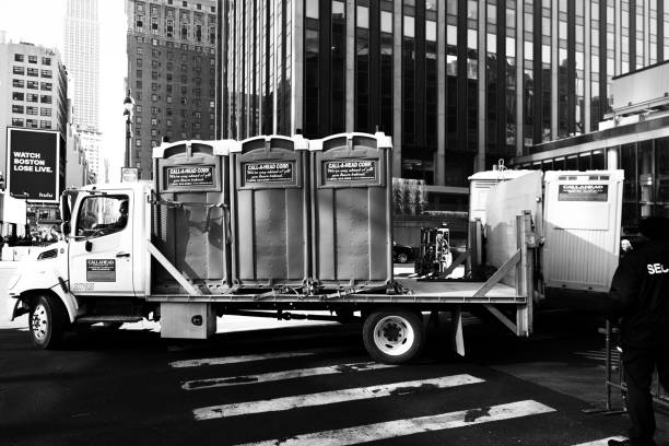 Best Porta potty rental near me  in Fowlerville, MI